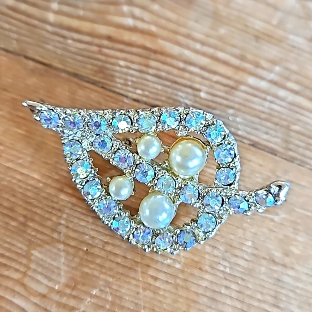 Vintage Clear AB Rhineston & Faux Pearl Brooch Pin